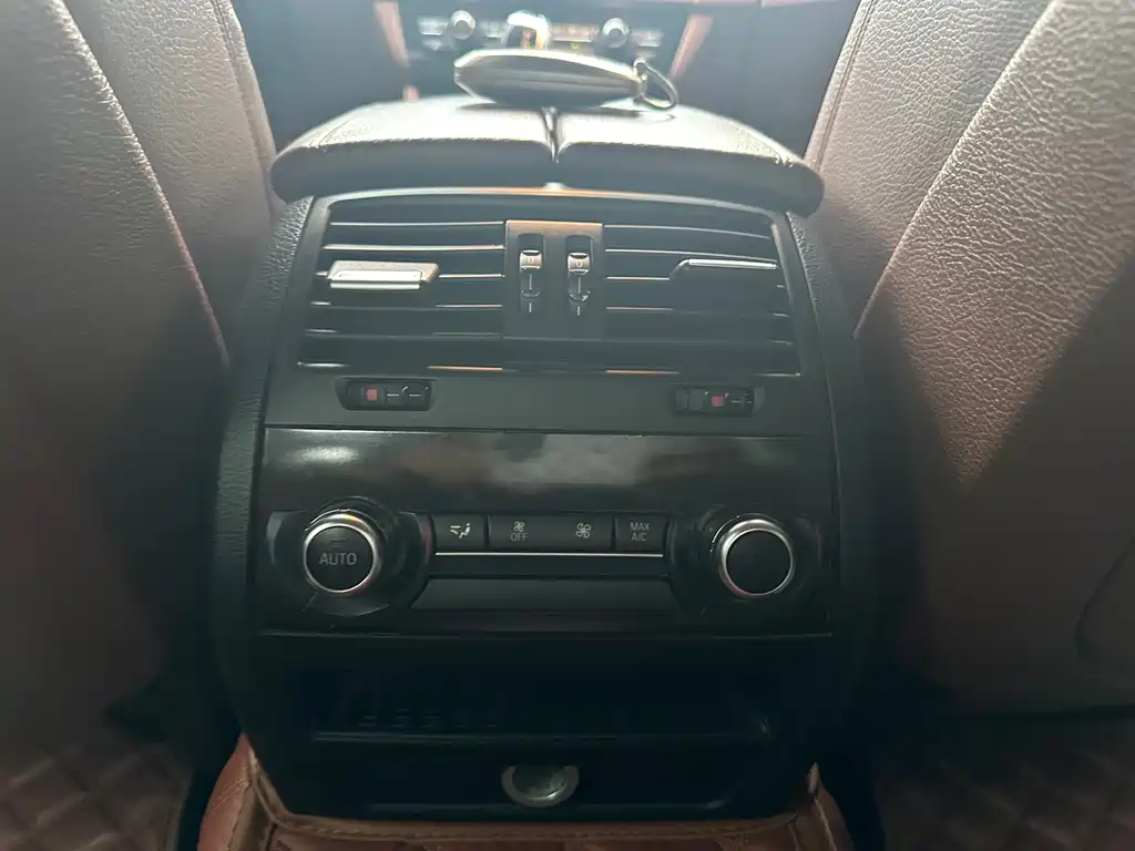 BMW 5 Series 2016 — фото 29