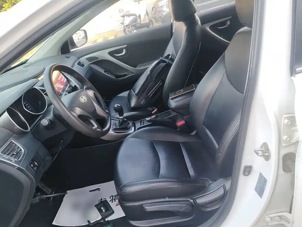 Hyundai Elantra Langdong 2016 — фото 15