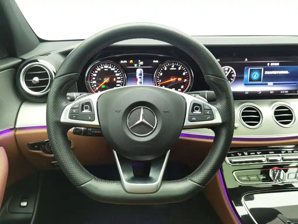 Mercedes-Benz E-Class 2017 — фото 11