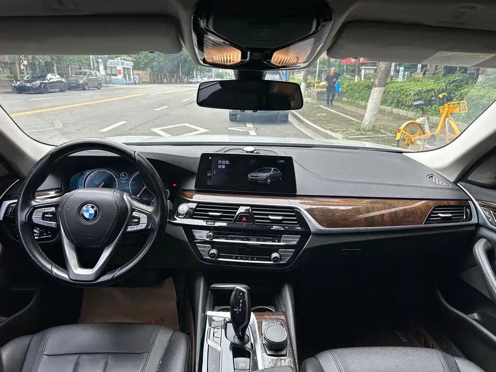 BMW 5 Series 2018 — фото 23