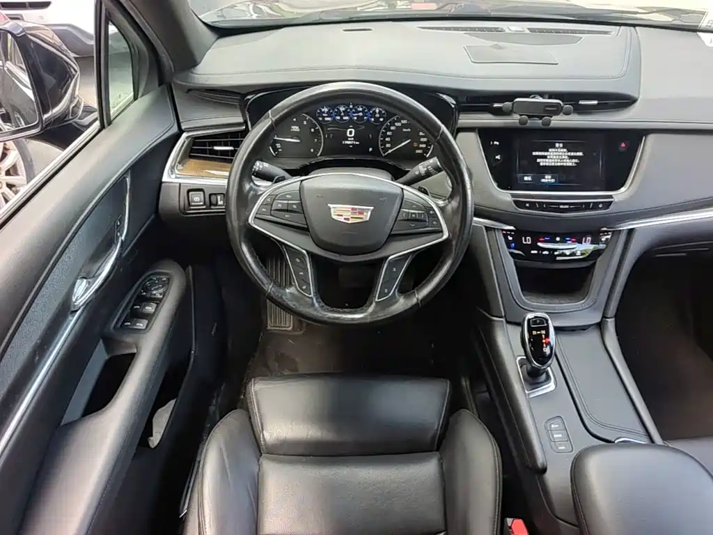 Cadillac XT5 2016 — фото 11