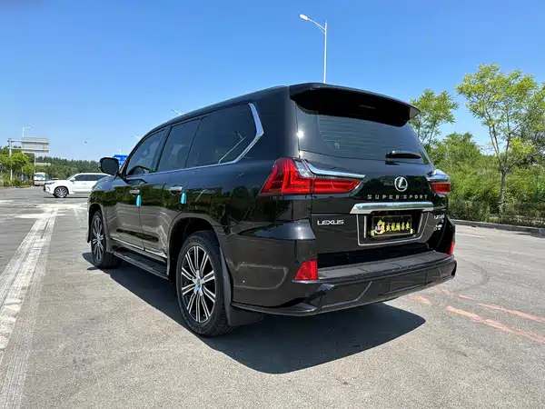 Lexus LX 2020
