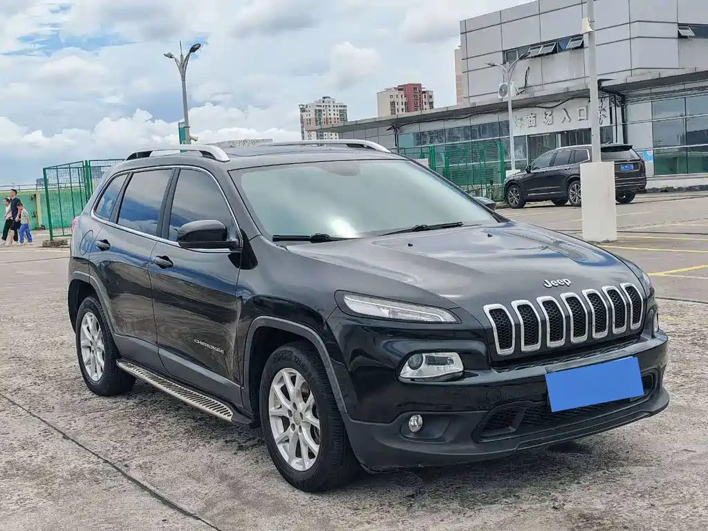 Jeep Cherokee 2017 — фото 3