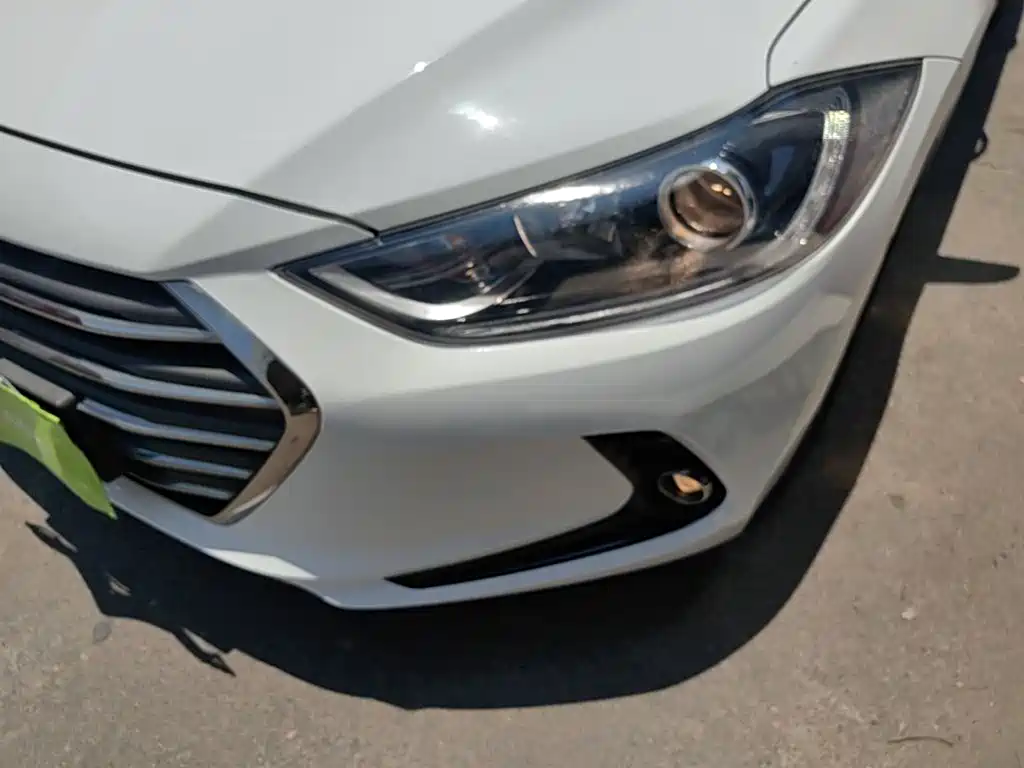 Hyundai Elantra 2017 — фото 24