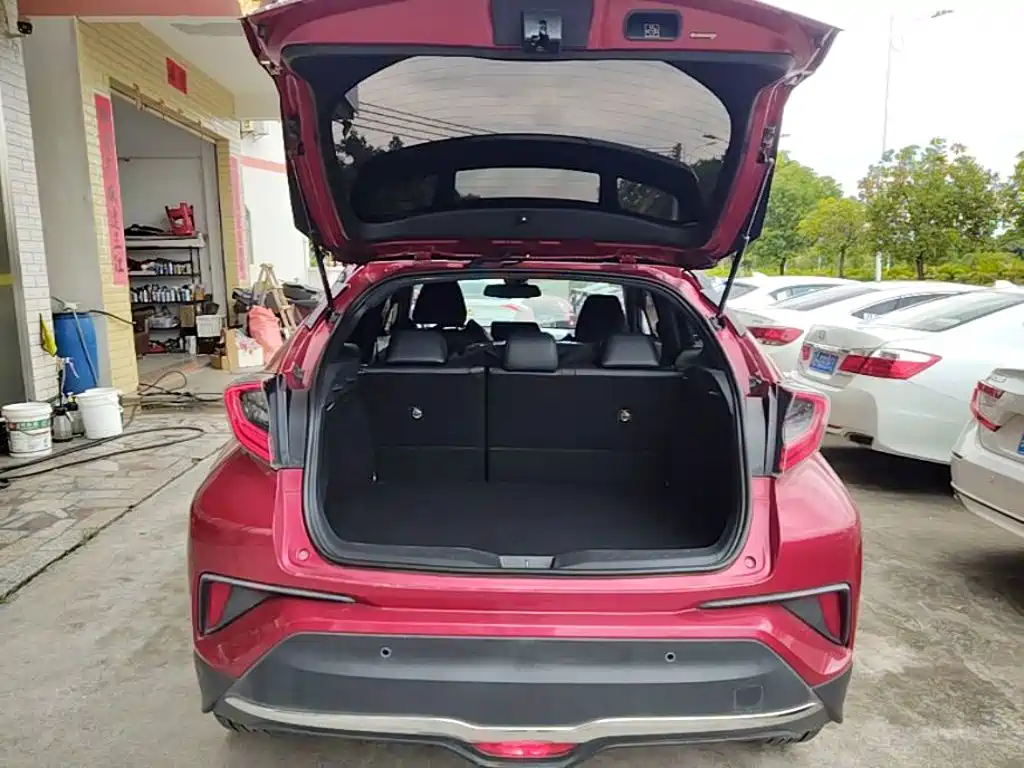 Toyota C-HR 2018 — фото 19