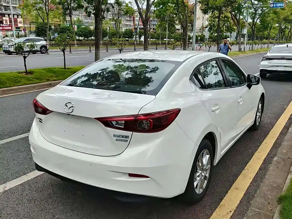 Mazda 3 Axela 2018 — фото 9