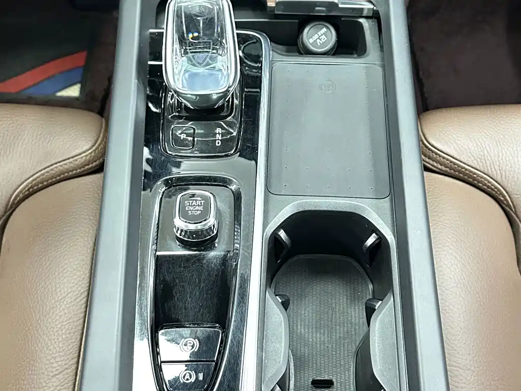 Volvo XC60 2021 — фото 17