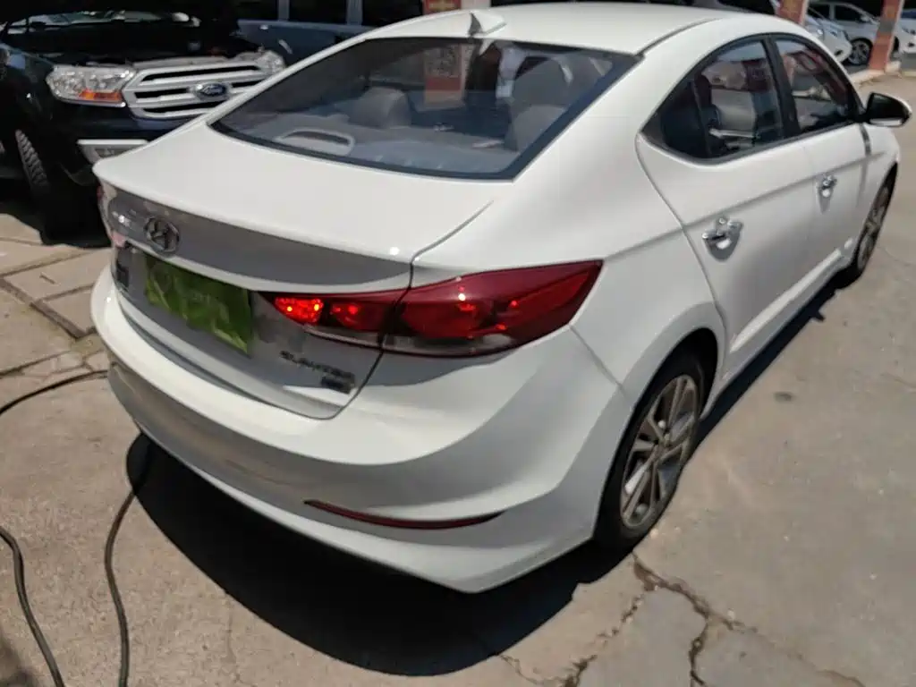 Hyundai Elantra 2017 — фото 7
