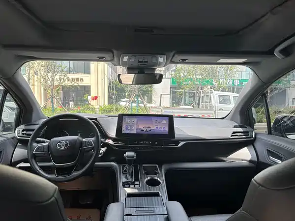 Toyota Sienna 2025