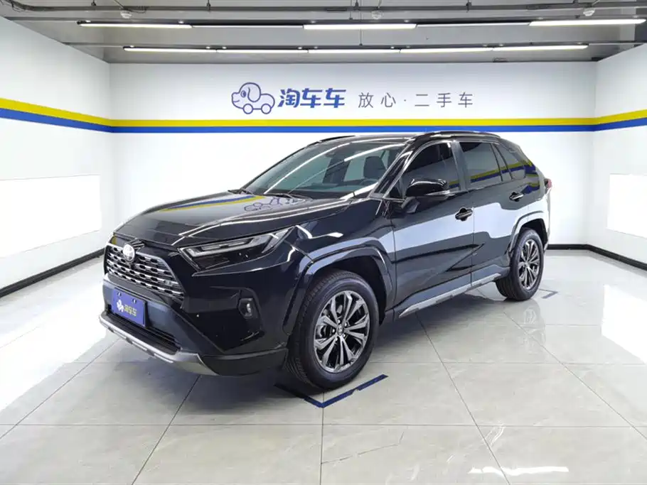 Toyota RAV4 2025 — фото 1