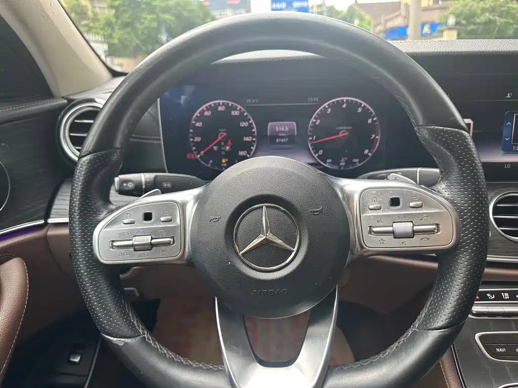 Mercedes-Benz E-Class 2019 — фото 25