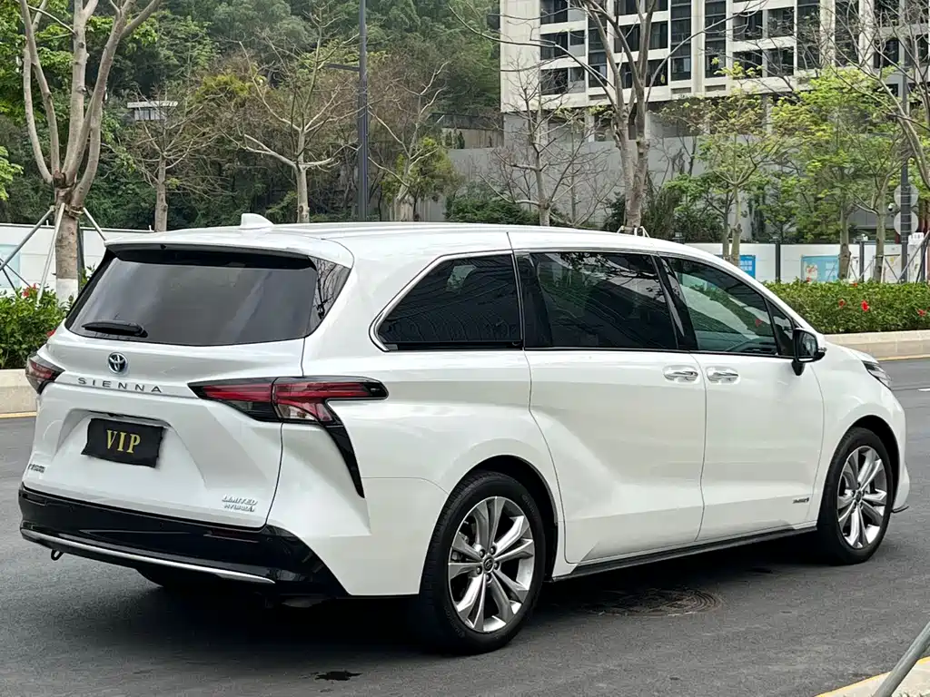 Toyota Sienna 2024 — фото 12