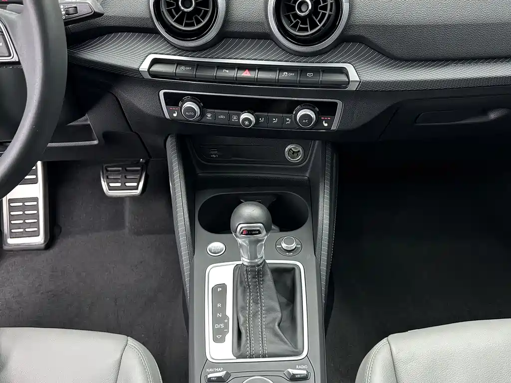 Audi Q2L 2023 — фото 15