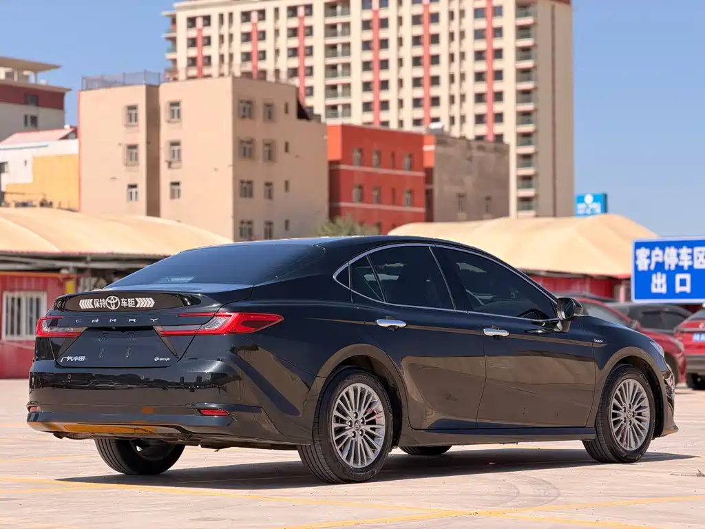 Toyota Camry 2024 — фото 10