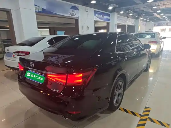 Toyota Crown 2018