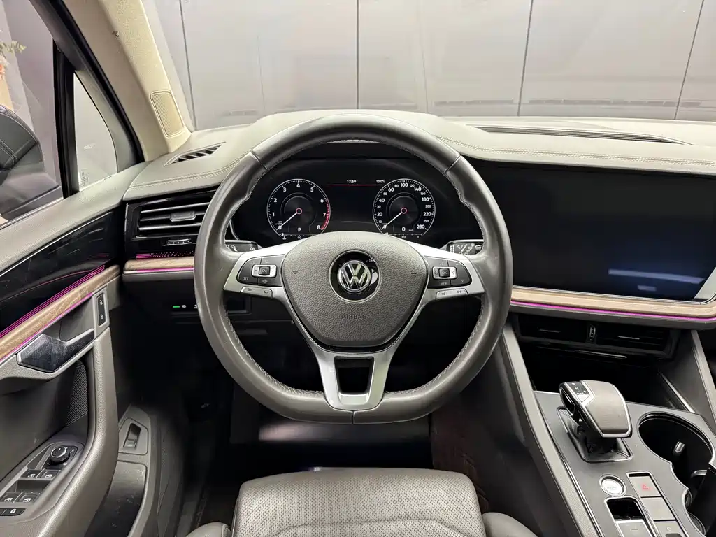 Volkswagen Touareg 2019 — фото 6