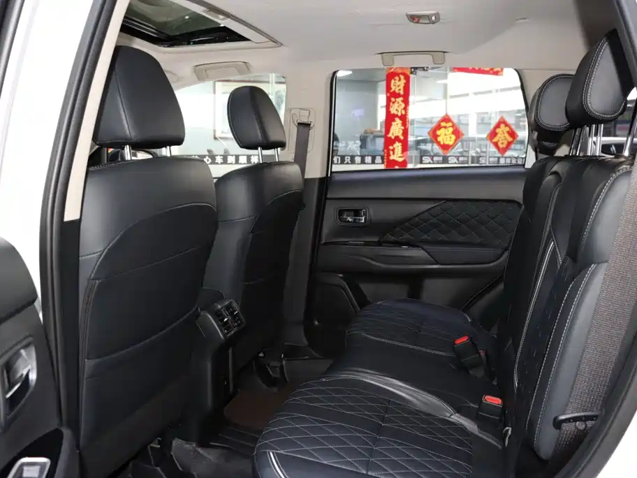 Mitsubishi Outlander 2020 — фото 11