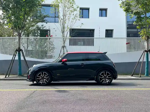 MINI JCW 2025