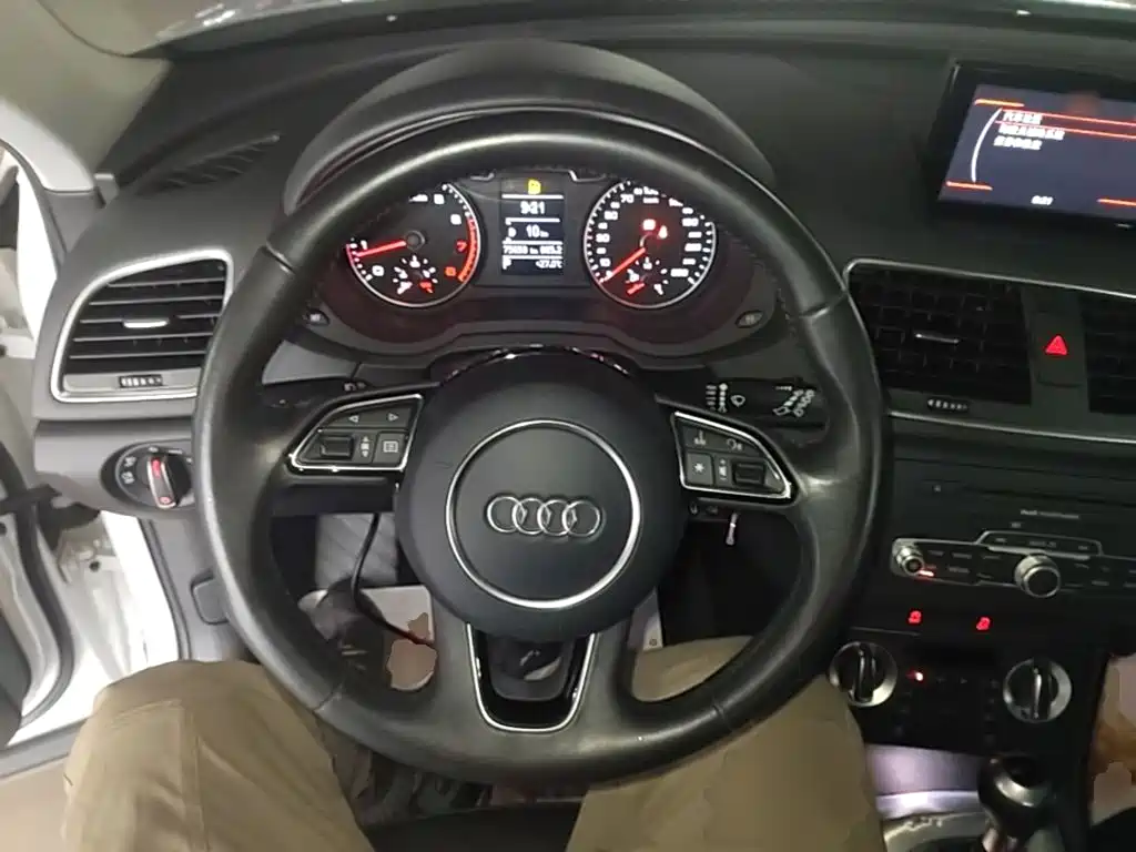 Audi Q3 2016 — фото 11
