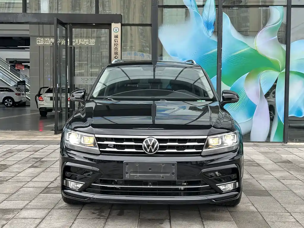 Volkswagen Tiguan L 2021 — фото 1
