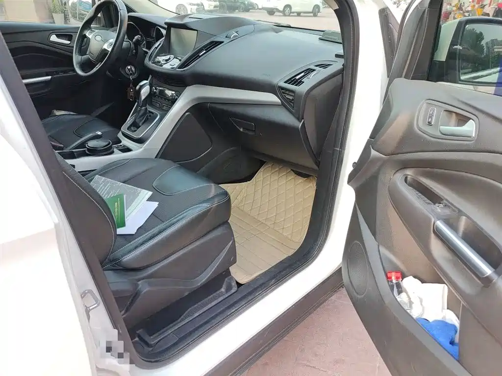Ford Kuga 2015 — фото 21
