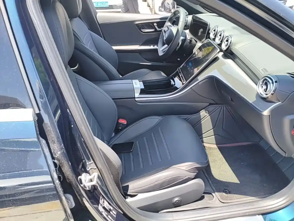Mercedes-Benz C-Class 2023 — фото 25