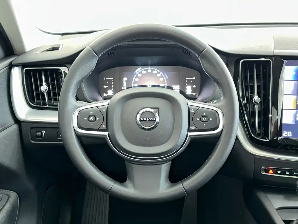 Volvo XC60 2019 — фото 13