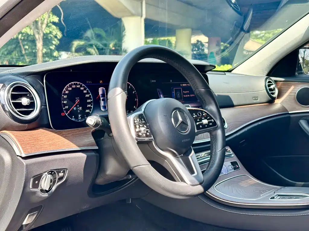Mercedes-Benz E-Class 2019 — фото 10