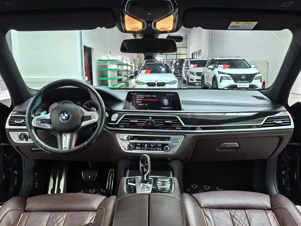 BMW 7 Series 2018 — фото 11