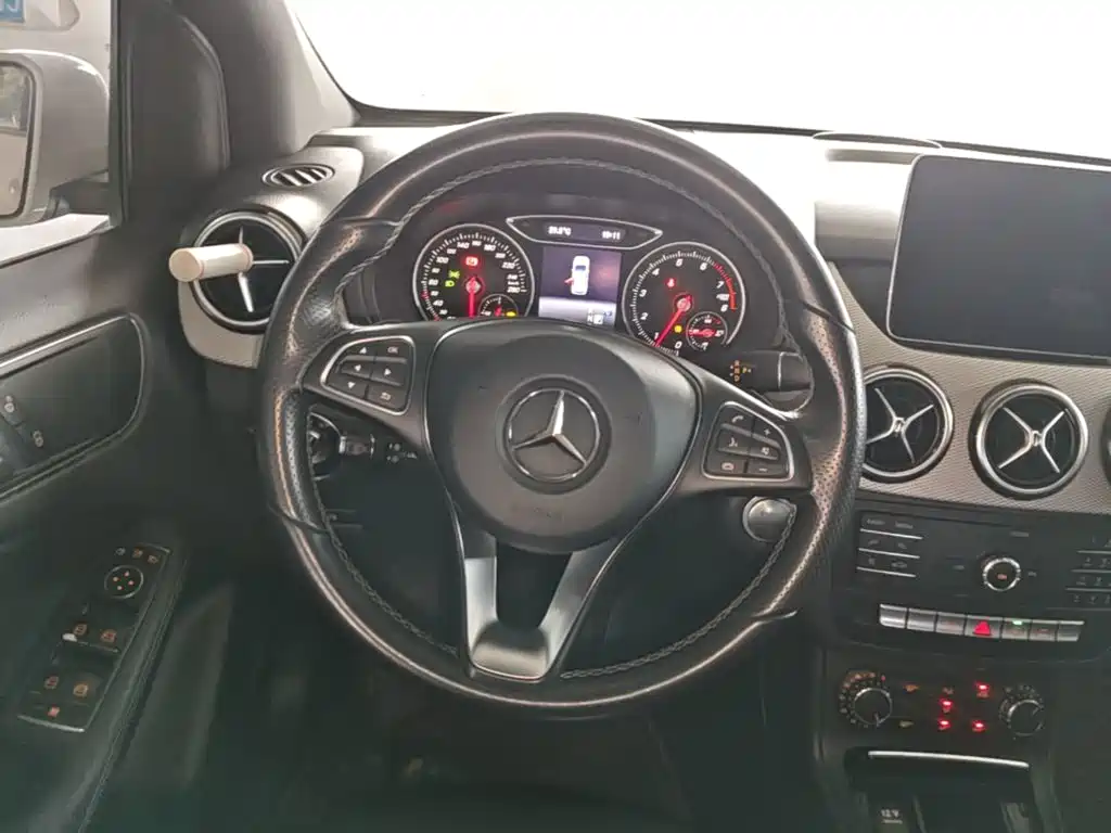 Mercedes-Benz B-Class 2018 — фото 11