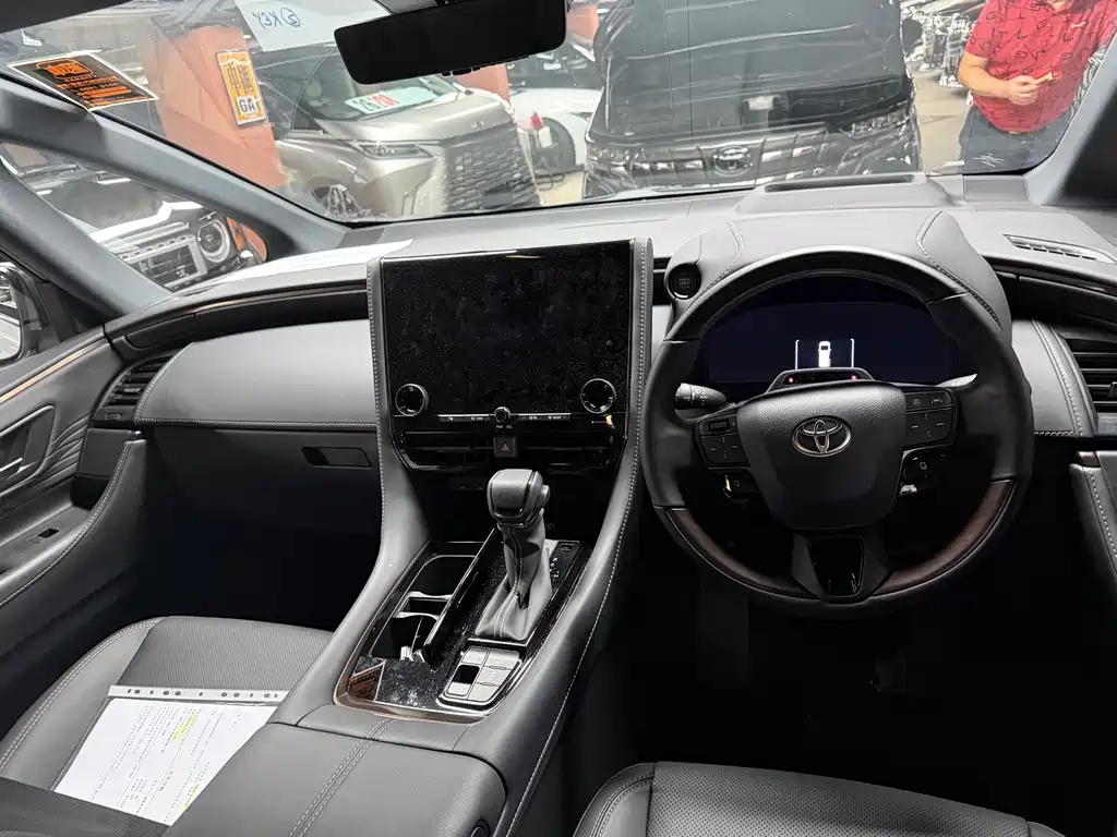 Toyota Alphard 2023 — фото 11