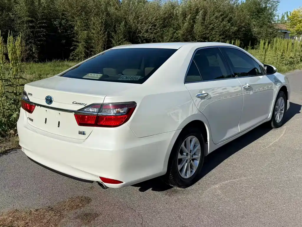 Toyota Camry 2016 — фото 6