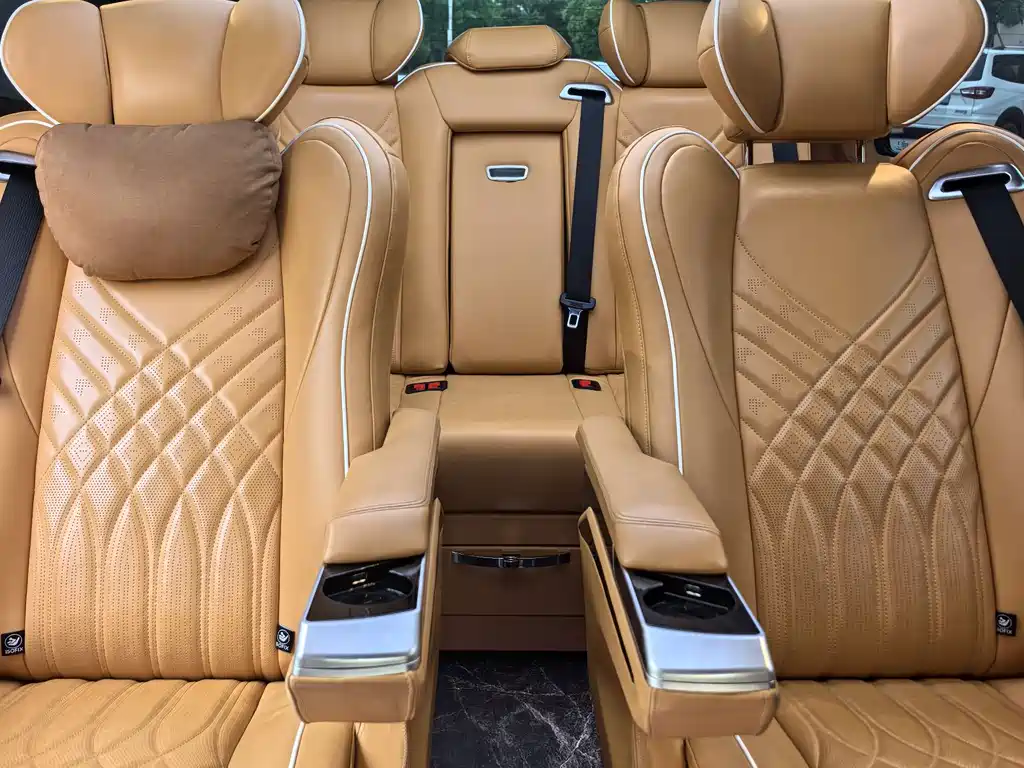 Mercedes-Benz Vito 2023 — фото 10