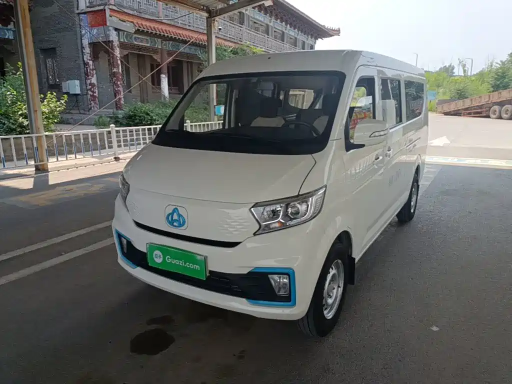 Changan Crossstar V5 EV 2025 — фото 1