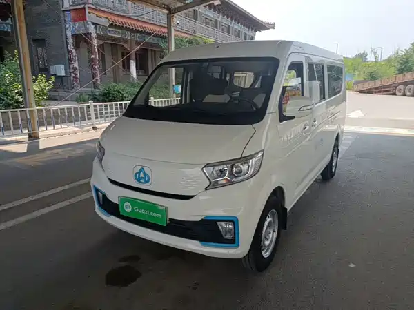 Changan Crossstar V5 EV 2025
