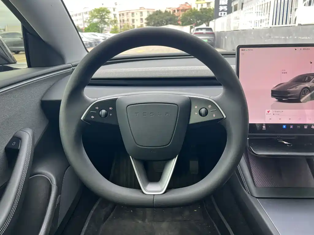 Tesla Model 3 2025 — фото 12