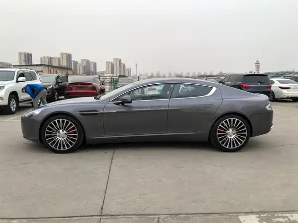 Aston Martin Rapide 2010