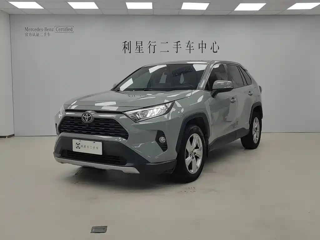 Toyota RAV4 2020 — фото 1
