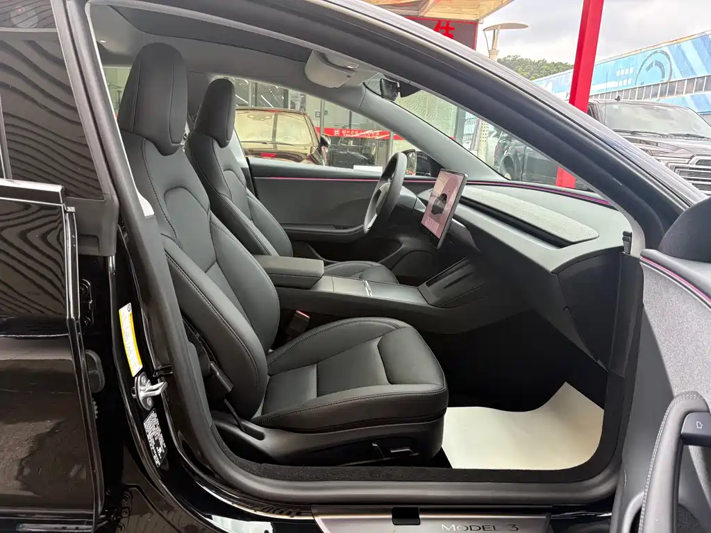 Tesla Model 3 2026 — фото 13