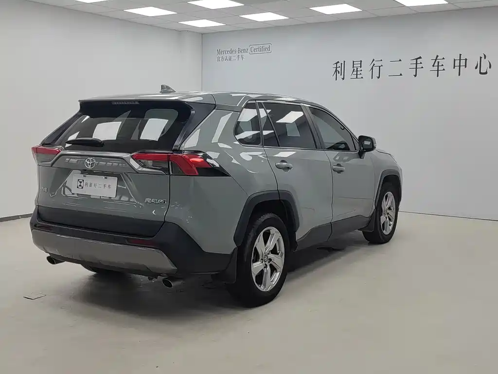 Toyota RAV4 2020 — фото 8