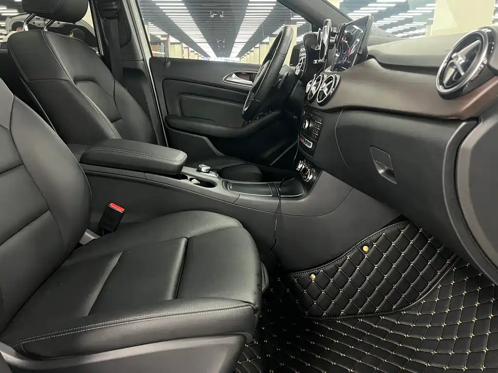 Mercedes-Benz B-Class 2018 — фото 15