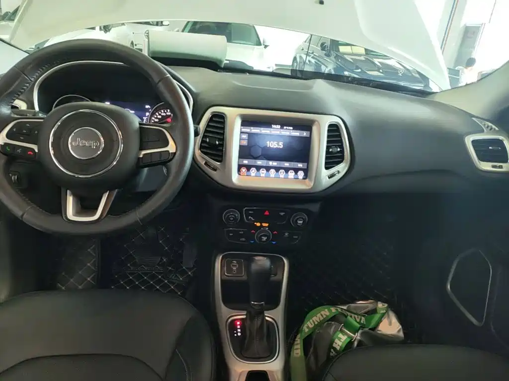 Jeep Compass 2019 — фото 10