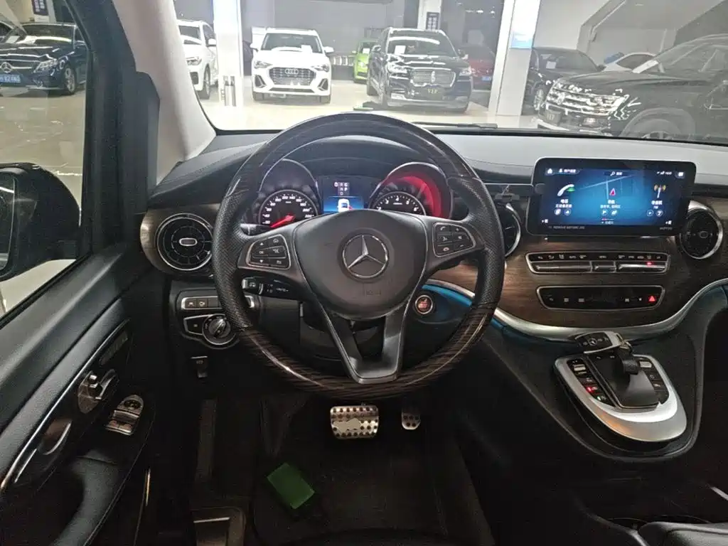 Mercedes-Benz V-Class 2022 — фото 11