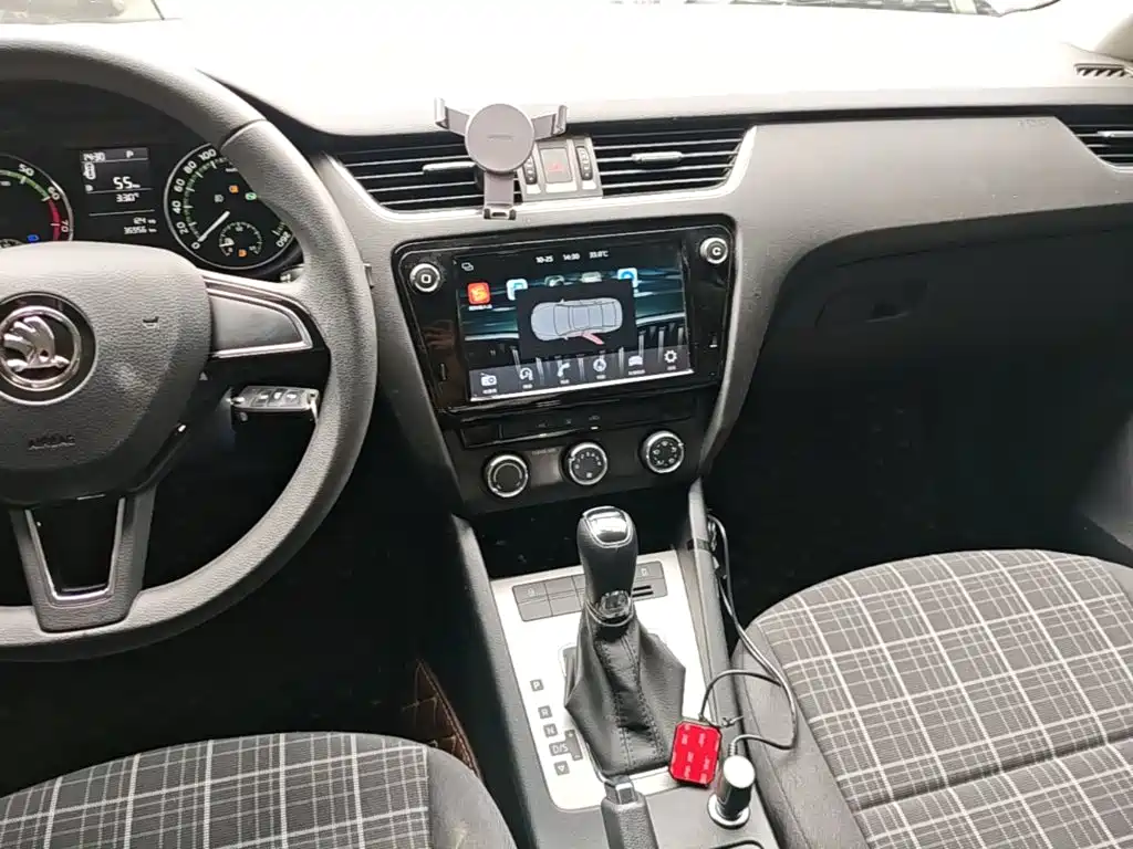 Skoda Octavia 2018 — фото 13