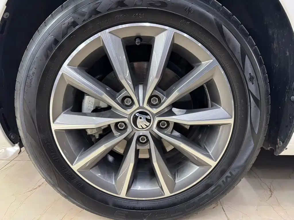 Skoda Octavia 2021 — фото 16