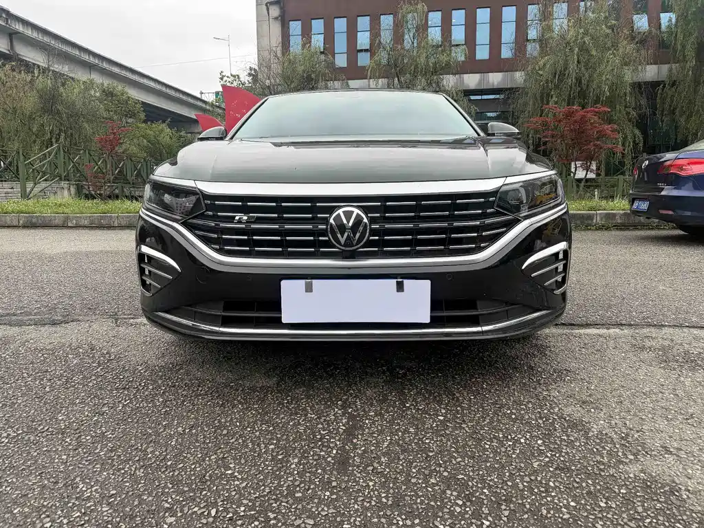 Volkswagen Passat 2022 — фото 2