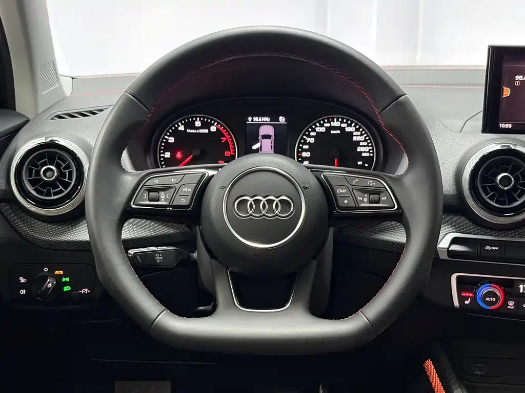 Audi Q2L 2023