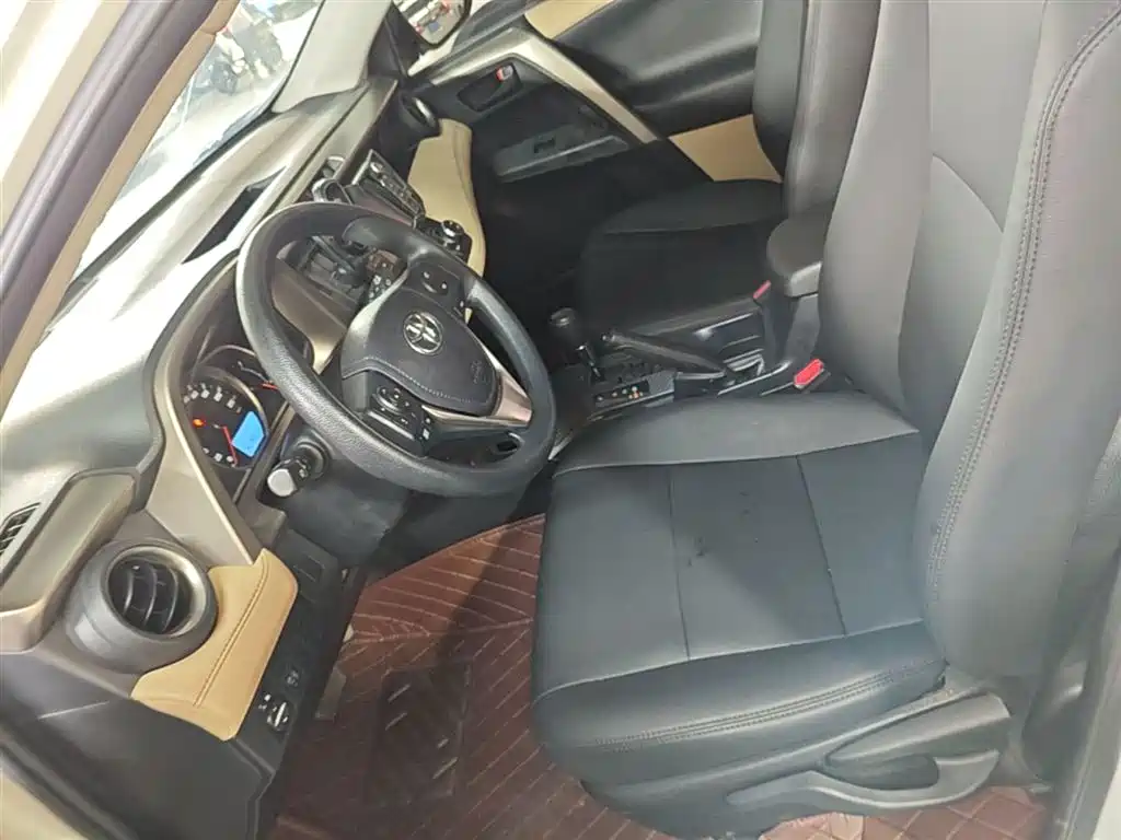 Toyota RAV4 2016 — фото 15