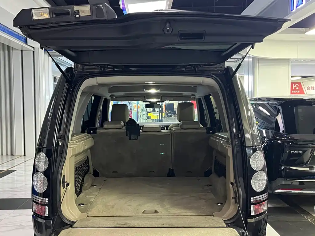 Land Rover Discovery 2015 — фото 19