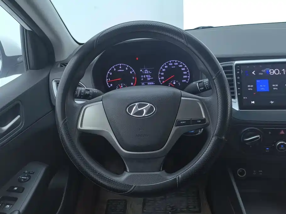 Hyundai Verna 2016 — фото 15